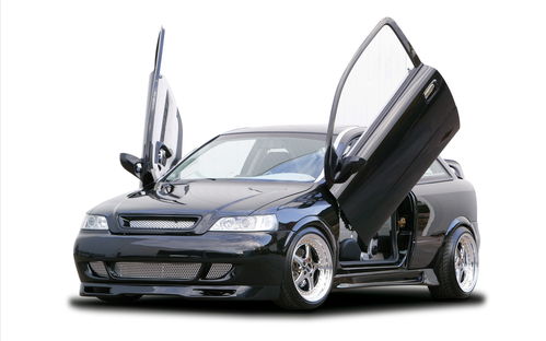 五金模型在汽車銷售領域的應用與市場分析